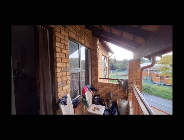 2 BEDROOM TOWNHOUSE FOR SALE IN CASTLEVIEW